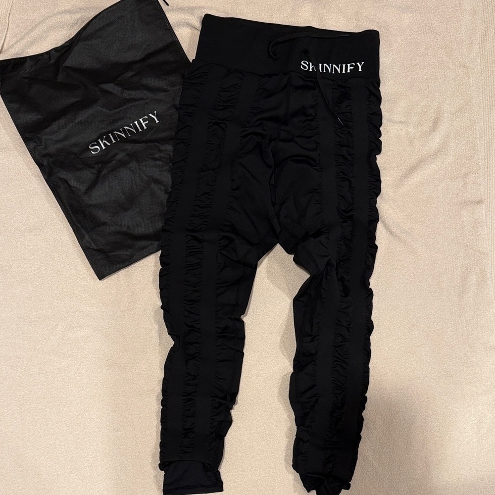 Skinniify Black Ruched Joggers